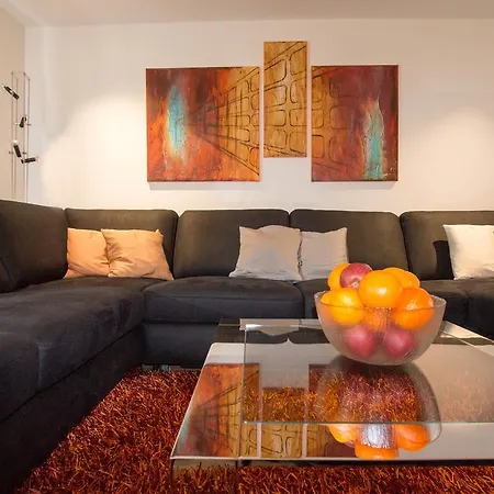 Bellevue Apartment *