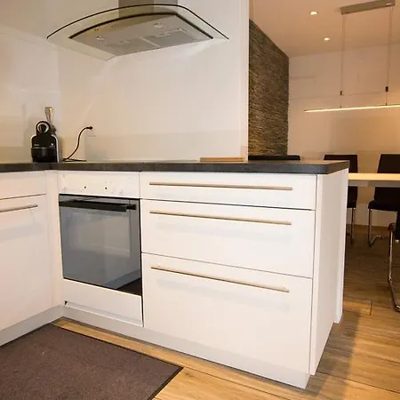Bellevue Apartment *