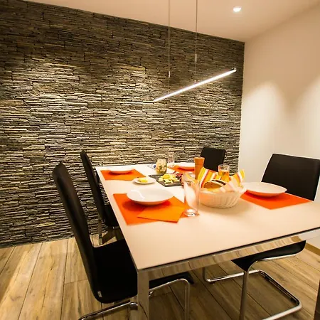 Bellevue Apartment *